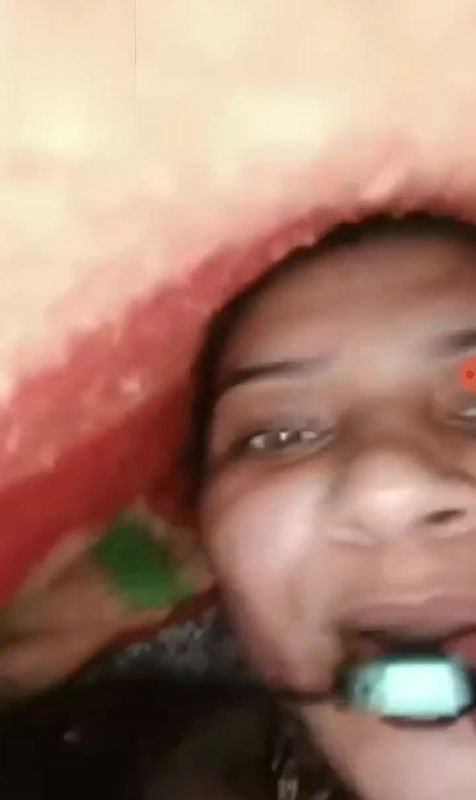 bhabhi ne apni chut dikhayi video call per