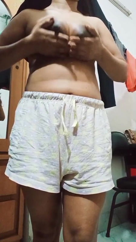 dusky girl big boob and pussy rub show