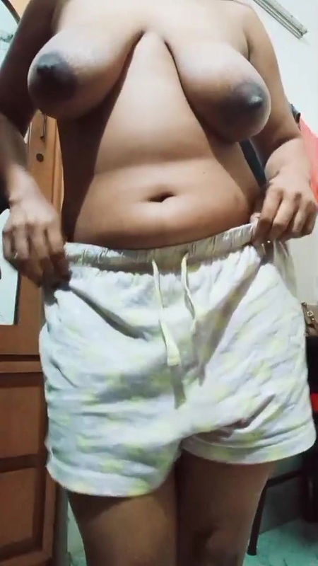 dusky girl big boob and pussy rub show