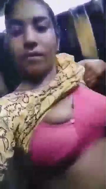 dusky girl showing boobs