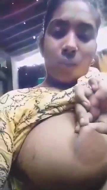 dusky girl showing boobs