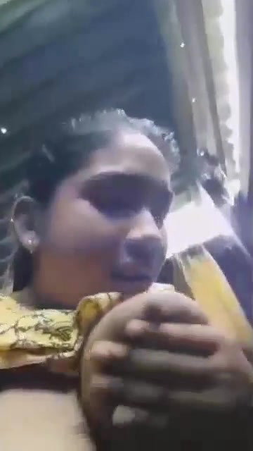 dusky girl showing boobs
