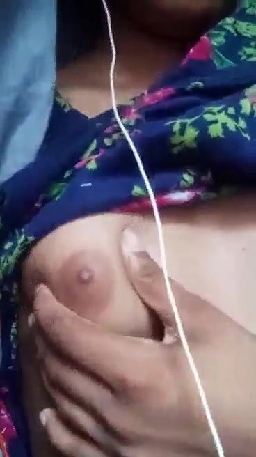 dehati ladki chut or chuche dikhayi