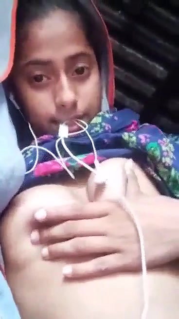 dehati ladki chut or chuche dikhayi