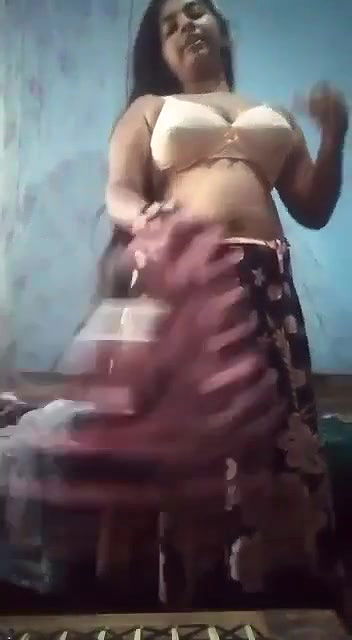 chubby dusky girl nude show and pussy fingering