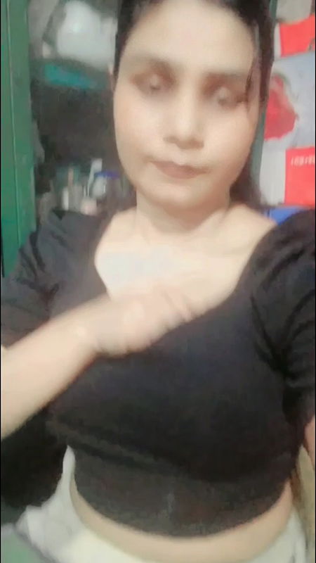 Thick Girl Playing With Her Boobies