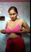 Desi girl show her nude in the bathroom