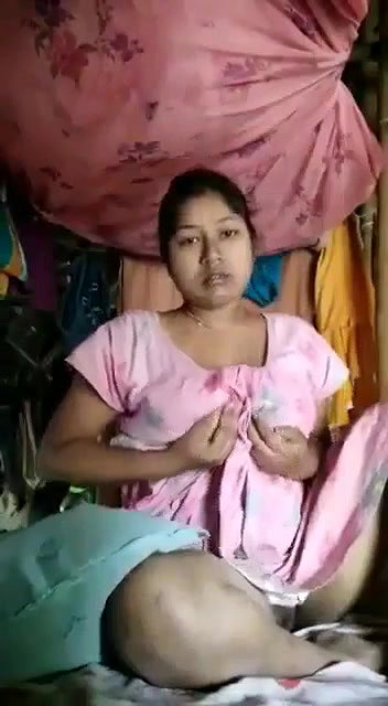 nighty wearing bhabhi pussy rubbing and moaning