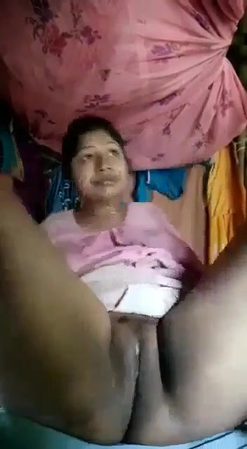 nighty wearing bhabhi pussy rubbing and moaning