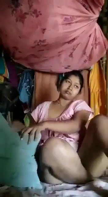 nighty wearing bhabhi pussy rubbing and moaning