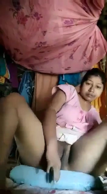 nighty wearing bhabhi pussy rubbing and moaning