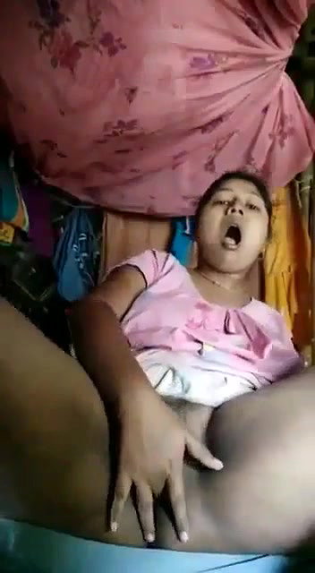 nighty wearing bhabhi pussy rubbing and moaning