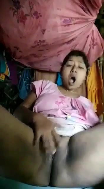 nighty wearing bhabhi pussy rubbing and moaning