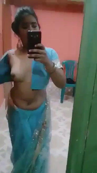 saree kholke nangi hui