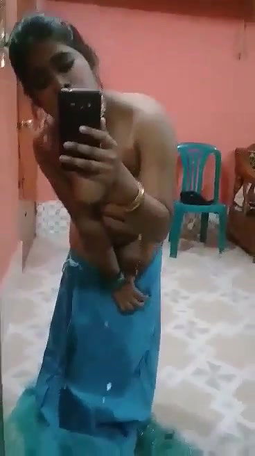 saree kholke nangi hui