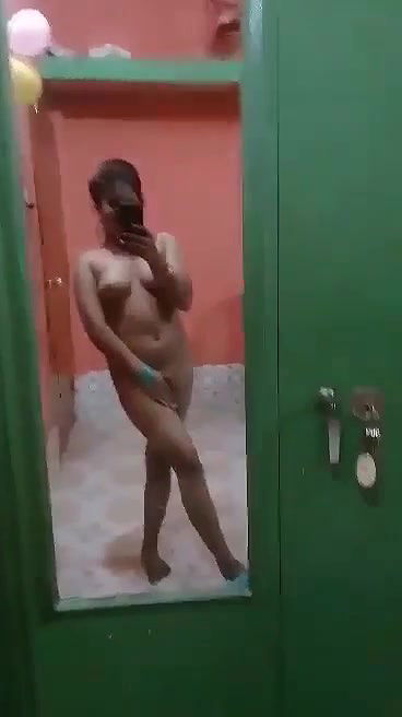 saree kholke nangi hui