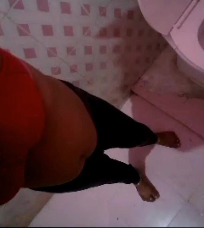 kapde utar ke bathroom pe nangi video banayi