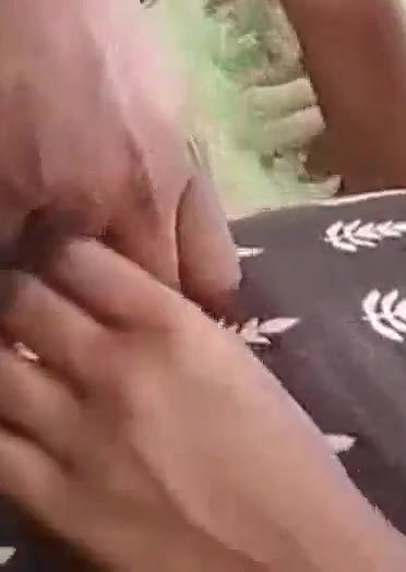khet mein bhabhi ne lund chusa