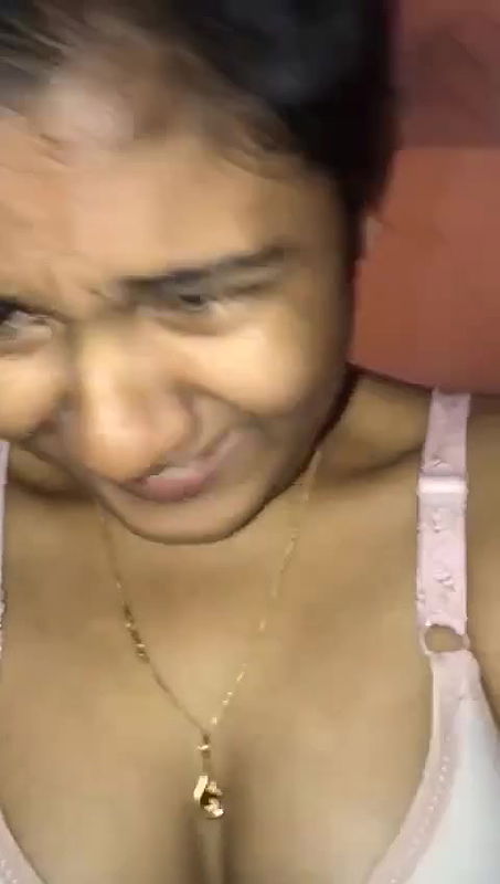 Lankan TV Host Hard Fucking Riding On Husband Dick Moaning In Hotel