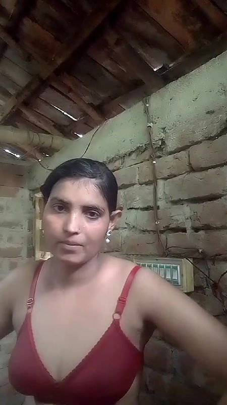 Married Bhabi Showing Giving Blowjob 1