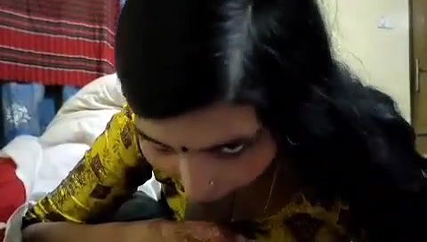 Married Bhabi Showing Giving Blowjob 3