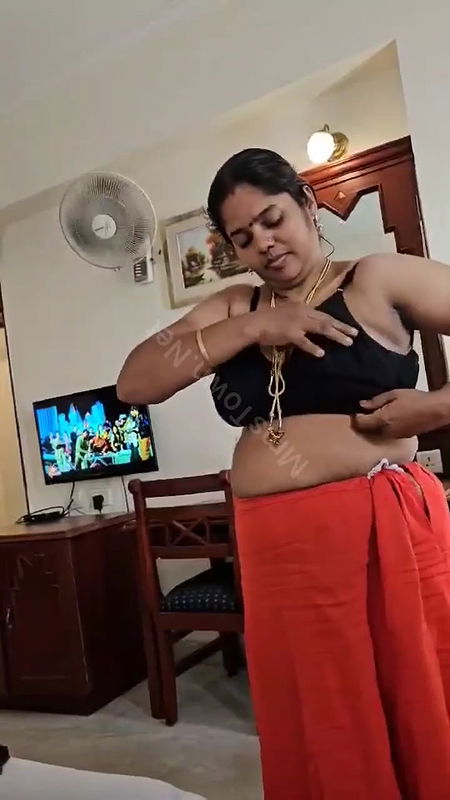 Tamil Aunty Changing Clothes Nude Captured In Hotel Clear Talking 1