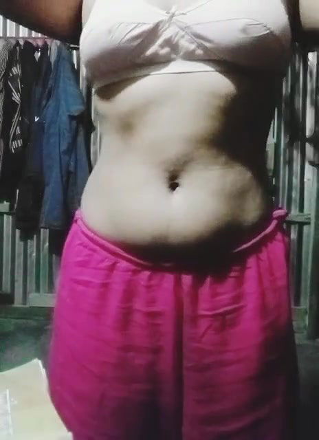 girl undressed to show navel