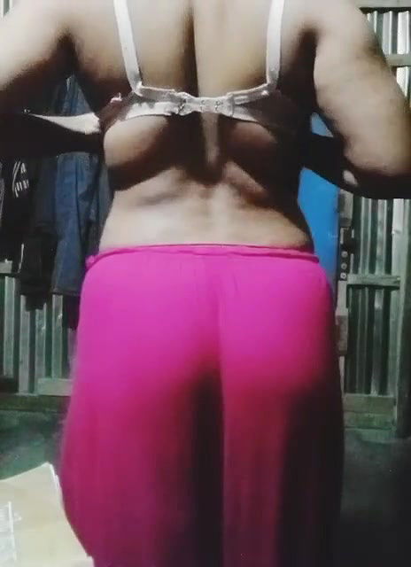 girl undressed to show navel