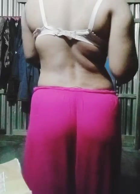 girl undressed to show navel