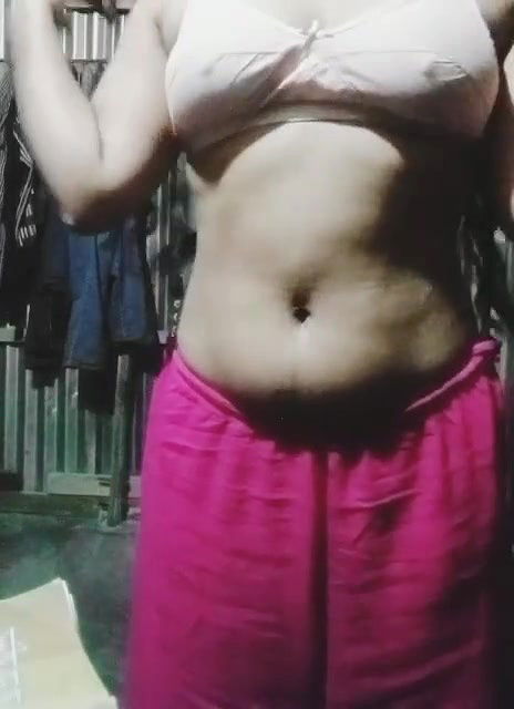 girl undressed to show navel