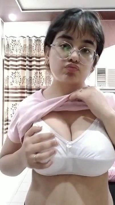 teen girl showing her sexy boobs
