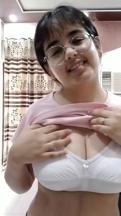 teen girl showing her sexy boobs