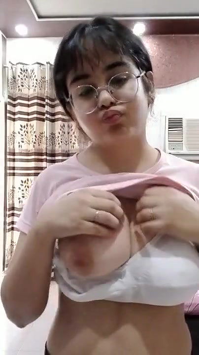 teen girl showing her sexy boobs