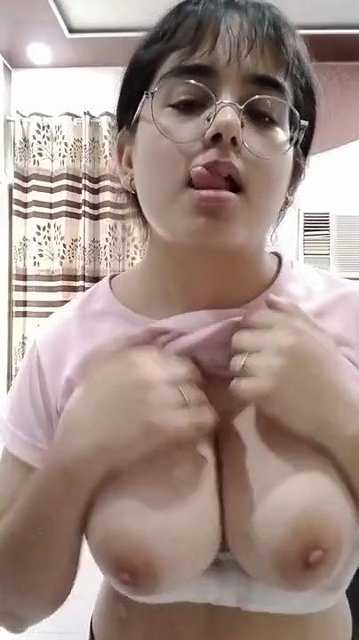 teen girl showing her sexy boobs
