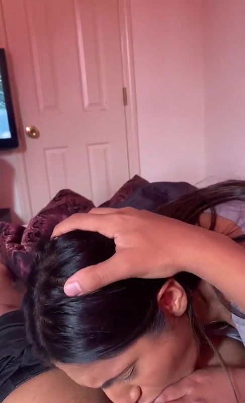 hot gf blowing bf during tv show