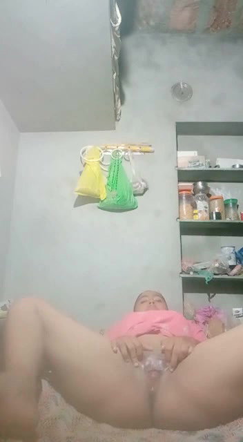 let ke bhabhi ne chut dikhayi