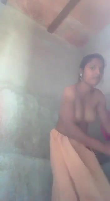 saree kholke video nude dikhayi
