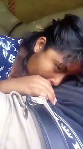 auto mein bf ki lund chusi