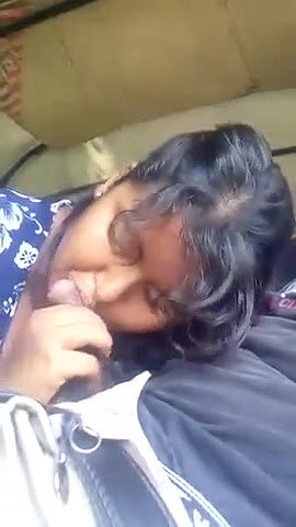 auto mein bf ki lund chusi