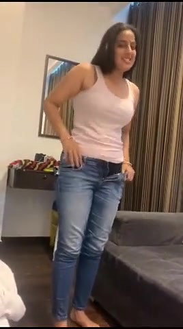 call call dress kholke nude dikhayi