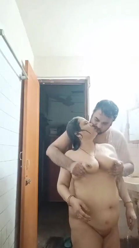 aunty and uncle bathing tape