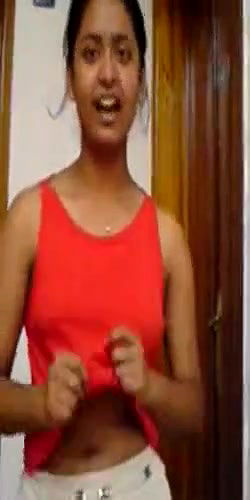 Desi cute girl show her boobs