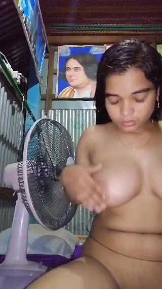 hot girl showing nudes