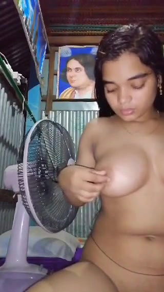 hot girl showing nudes