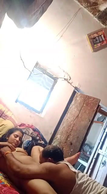 buddhe ne choot chatne ke bad chudai kri