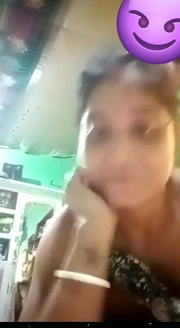 bhabhi ne vc me lover ko boob dikhayi