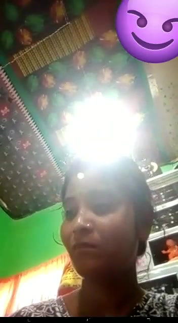 bhabhi ne vc me lover ko boob dikhayi