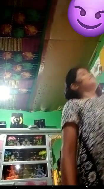 bhabhi ne vc me lover ko boob dikhayi