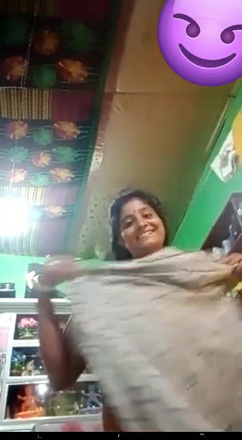 bhabhi ne vc me lover ko boob dikhayi