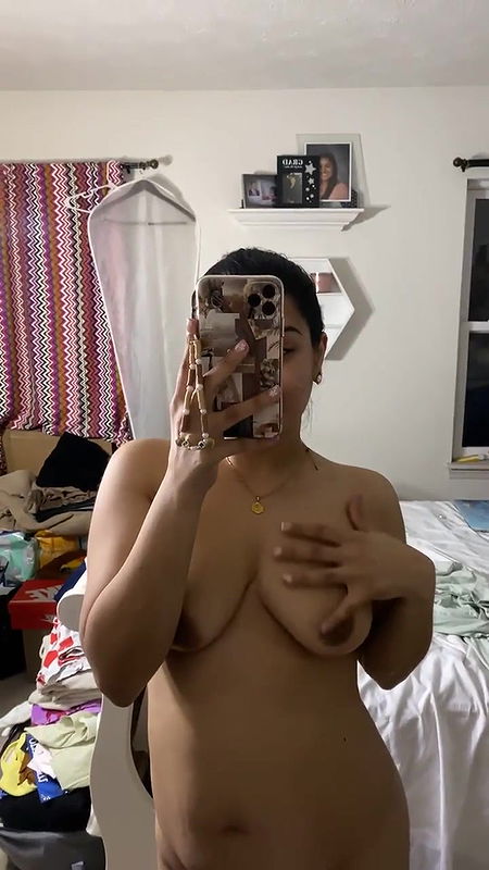 Thick beautiful girlfriend leaked nude teasing Snapchat video P4